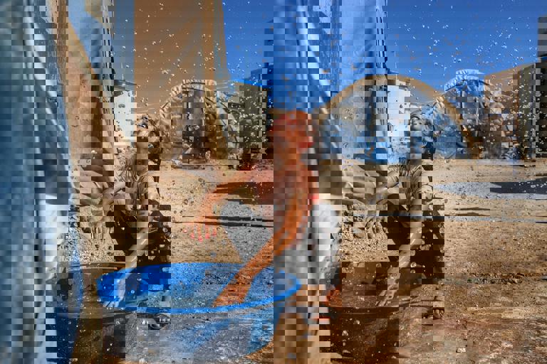 Joven inventora desarrolla filtro portátil para purificar agua en emergencias humanitarias